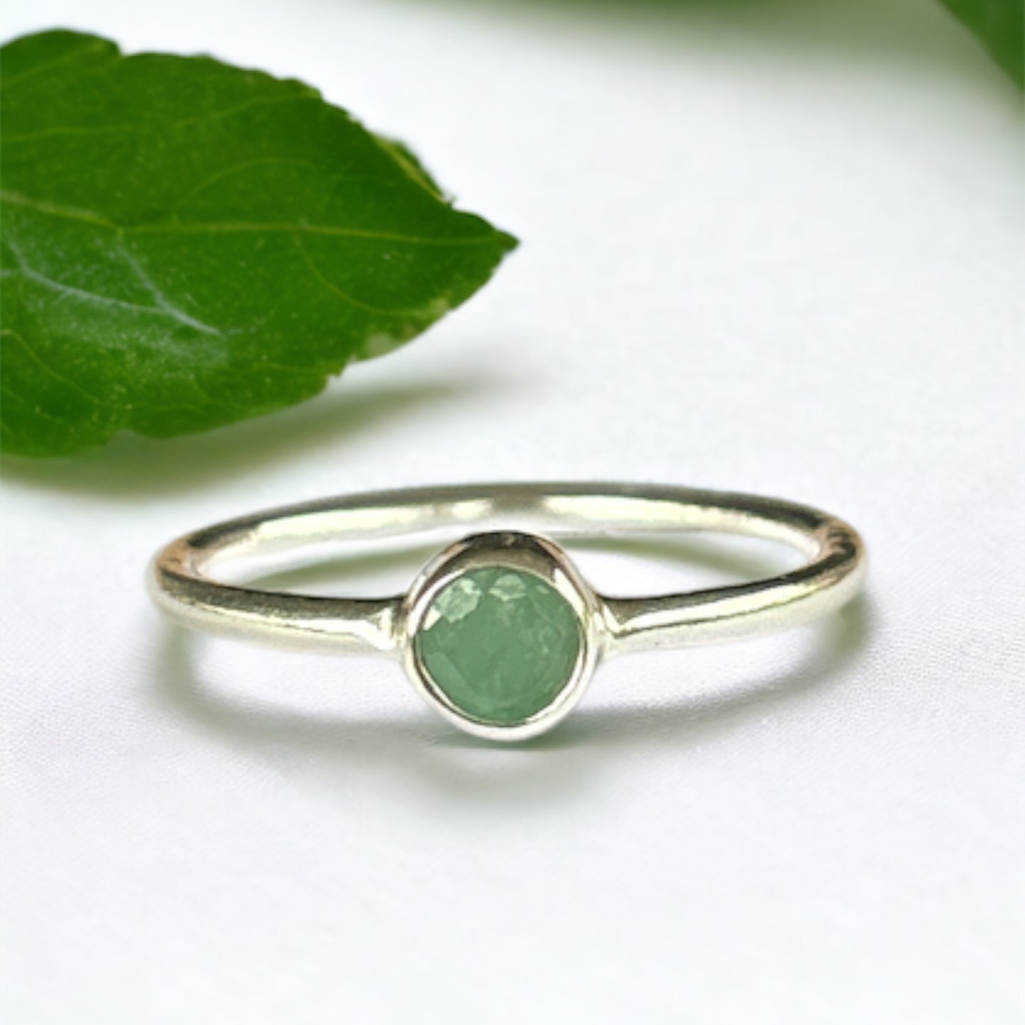 Emerald sterling silver ring